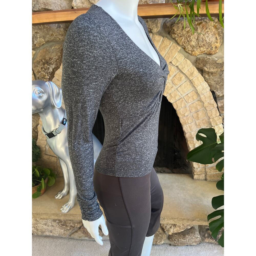 Upwest Twist Front V-Neck Gray Long Sleeve Shirt Women's Size Small - Picture 3 of 6